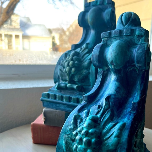 Plaster Corbals - Picture 2 of 4